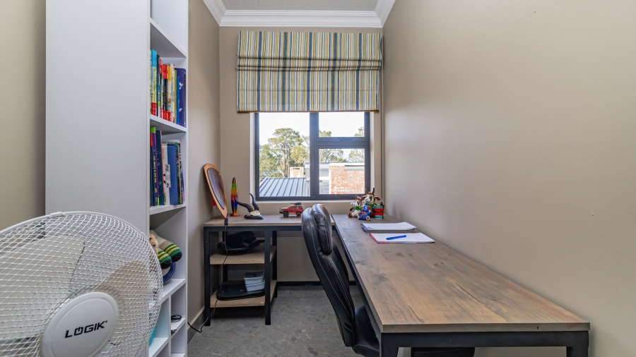 6 Bedroom Property for Sale in Heatherlands Western Cape